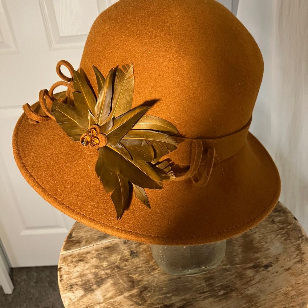 NWT Vintage Ladies Betmar Wool Bucket Hat with Feathers